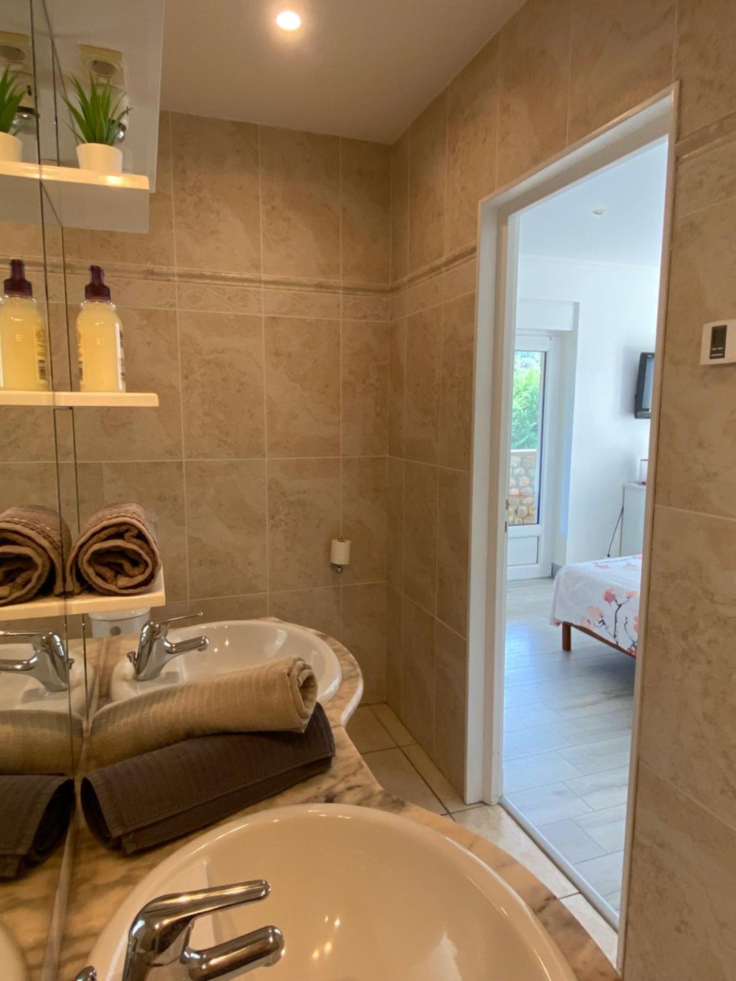 Domaine Les Buis Bed and Breakfast Saint-Fortunat-sur-Eyrieux Exteriör bild