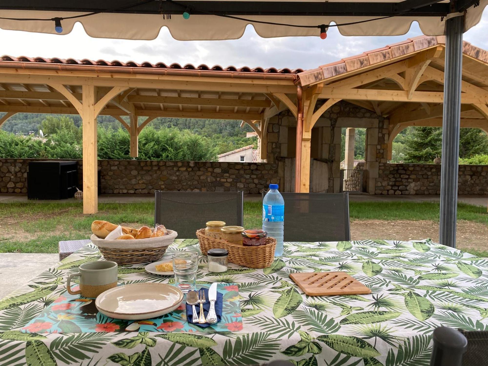 Domaine Les Buis Bed and Breakfast Saint-Fortunat-sur-Eyrieux Exteriör bild